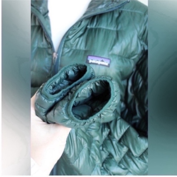 Patagonia Men's Micro Puff Jacket Micro Green Large
Like New - Picture 6 of 13